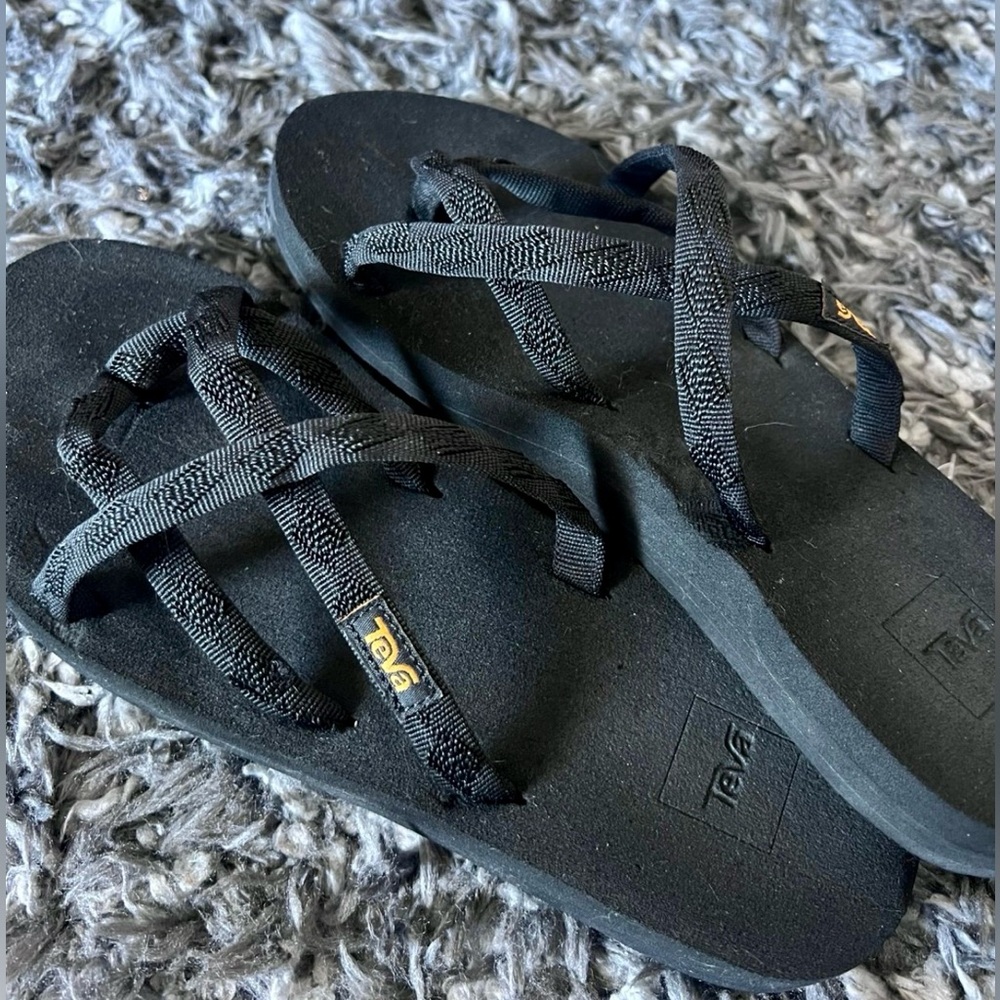 Teva-Olowahu women’s sandals